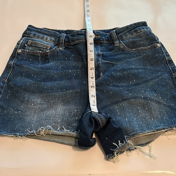 Judy Blue Mid Rise Shorts Size M - Picture 6 of 16